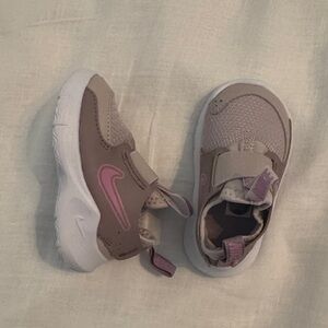 Brand New Nike Sneakers in Grey and Purple